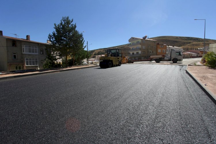 Bayburt belediyesi asfalt çalışmalarına hızla devam ediyor