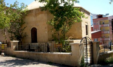 Ahmedi Zencan Türbesi