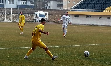 Bayburt Özel İdarespor ilk yarının son maçında Sahasında Tarsus İdman Yurdu ile berabere kaldı