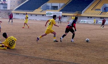 Bayburt Özel İdare spor Genç Osman Stadyumunda ağırladığı Düzce spor’la 1-1 berabere kaldı