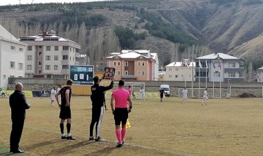 Bayburt Özel İdarespor kendi evinde tek golle mağlubiyet.
