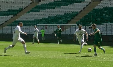 Bayburt Özel İdarespor, Bursaspor deplasmanından 3-1 mağlubiyetle ayrıldı.