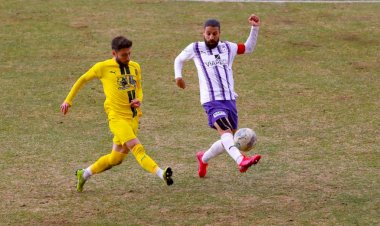 Bayburt Özel İdarespor kendi evinde konuk ettiği Afyonspor’la 2-2 kalarak 1 puan aldı.