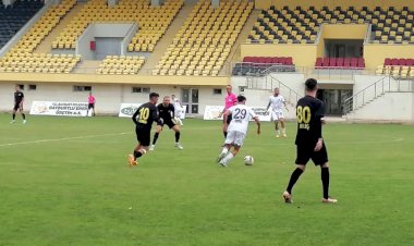 Bayburt Özel İdare Spor sahasında Darıca Gençlerbirliği ile 0-0 Kalarak sezonun ilk puanını aldı
