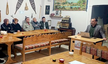 Elisa Bayburt Kitap Sahafta bu haftanın Söyleşi Konusu Türkçemiz üzerineydi