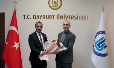 Bayburt Ülkü Ocakları'ndan Rektör Mutlu Türkmen'e Öğretmenler Günü Ziyareti